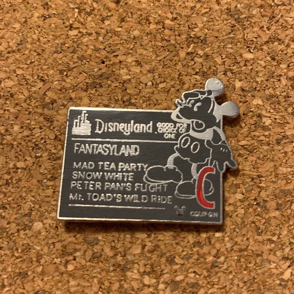 Disney Trading Pin (hidden Mickey)